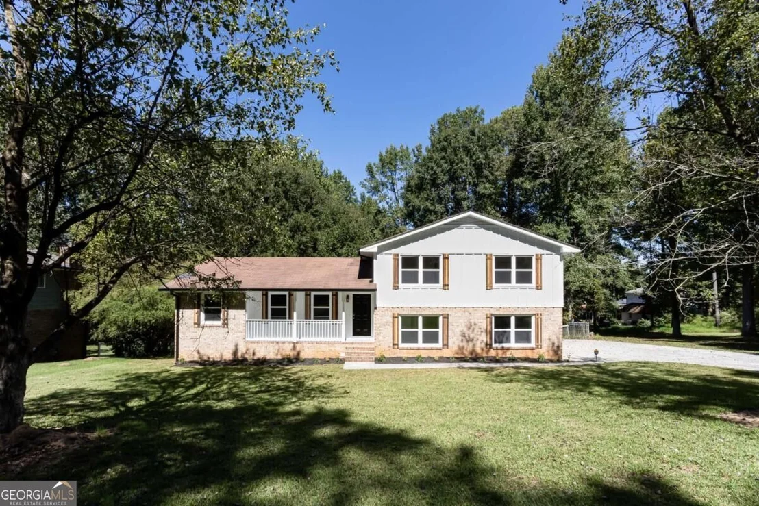 Photo of 2882 Creek Drive