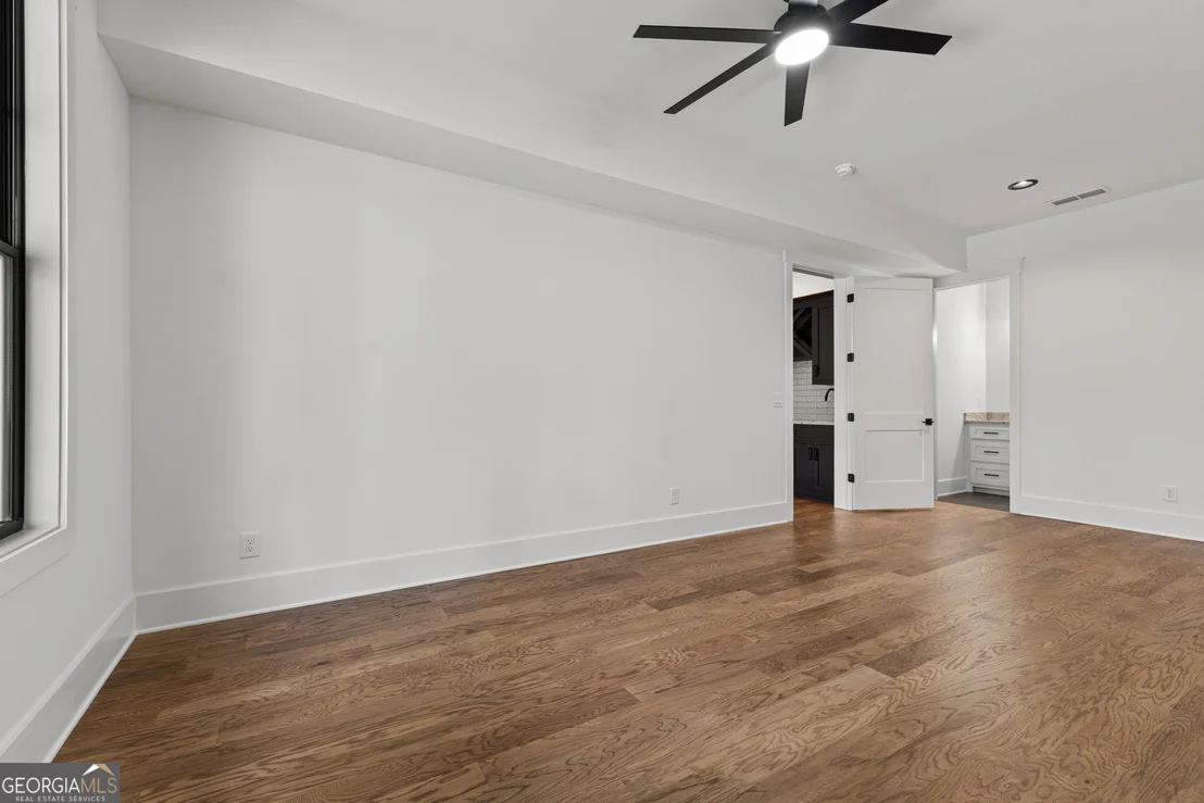 Photo of 681 Warren Road