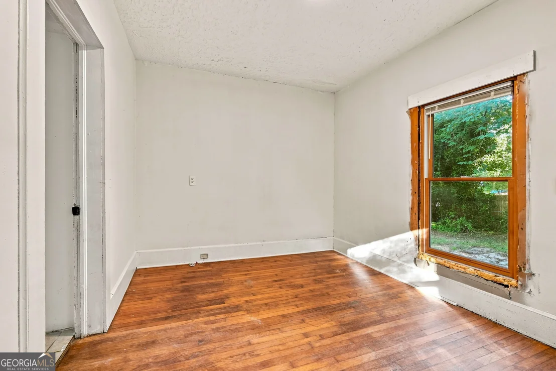 Photo of 5908 Wall Street