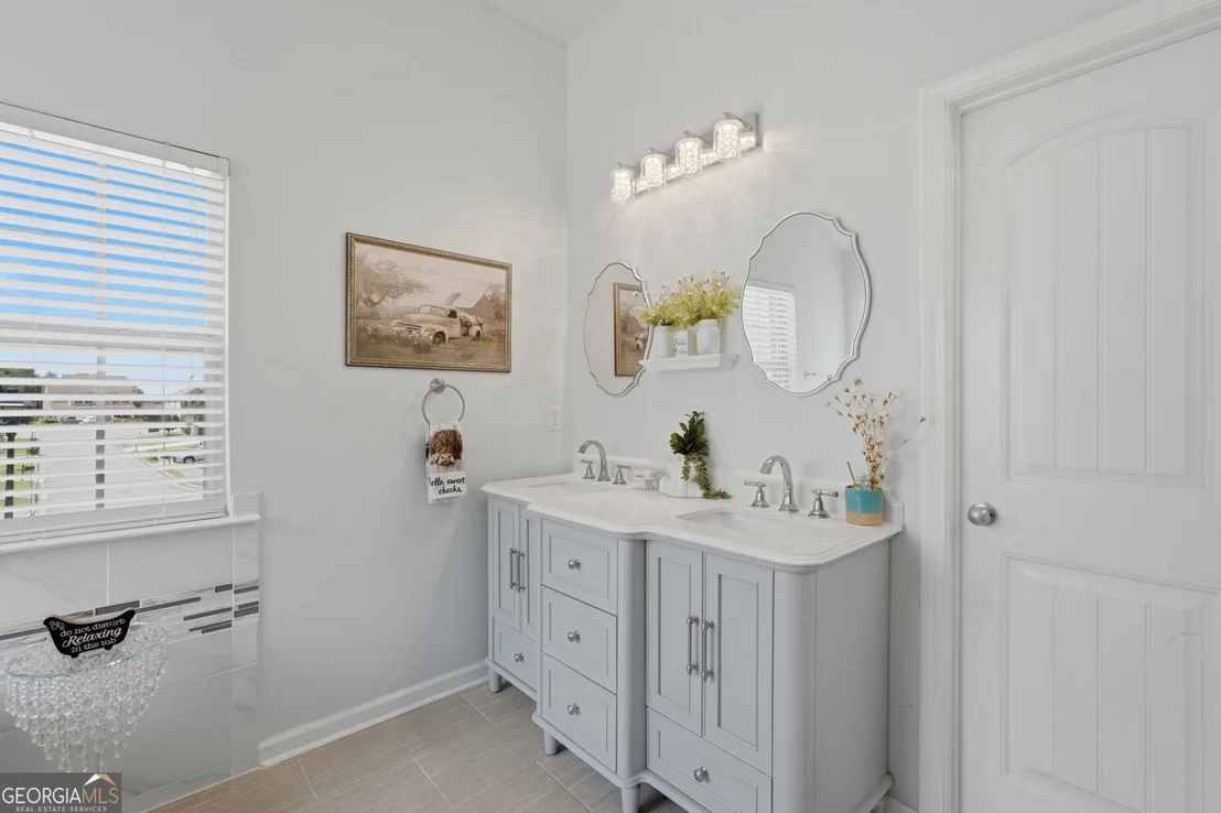 Photo of 5565 Banner Boulevard