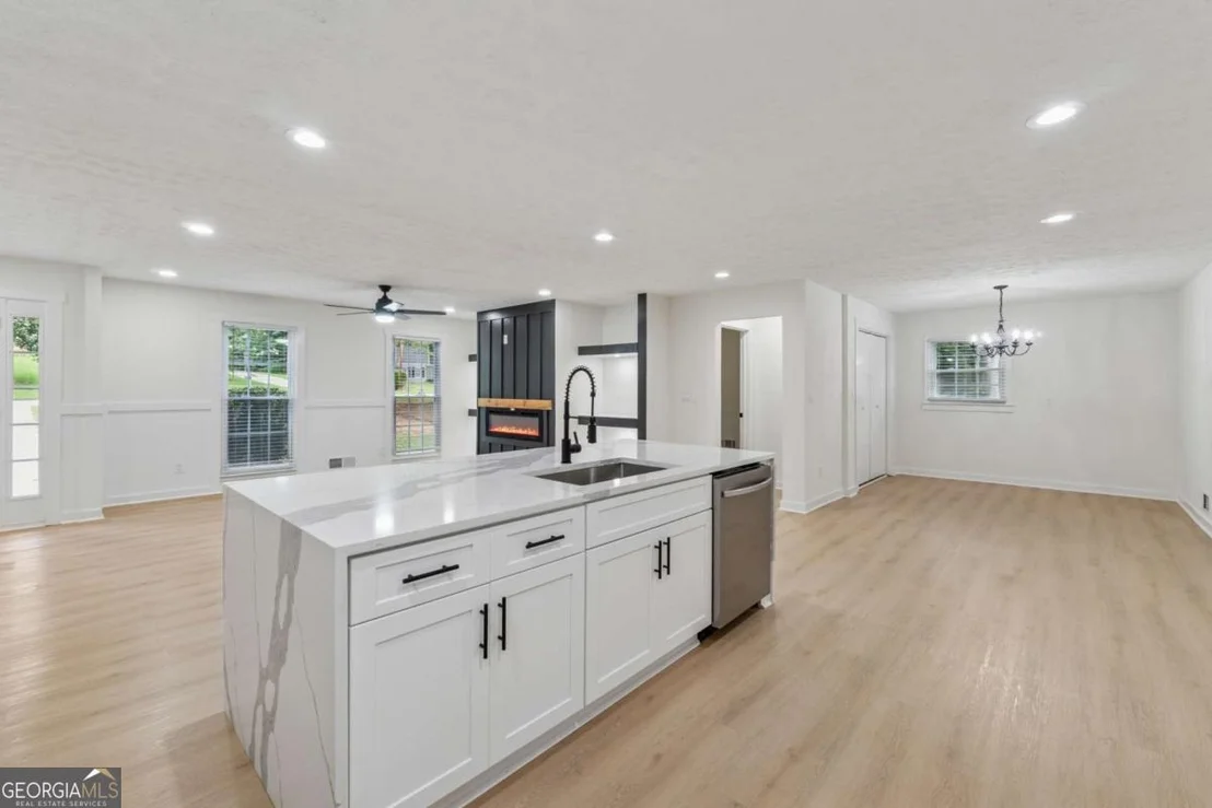 Photo of 676 Bralorne Drive