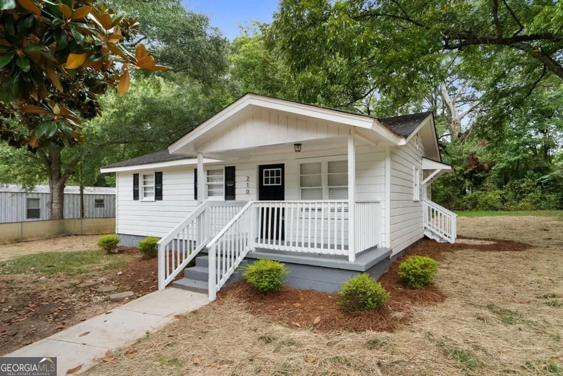 Photo of 210 Douglas Street