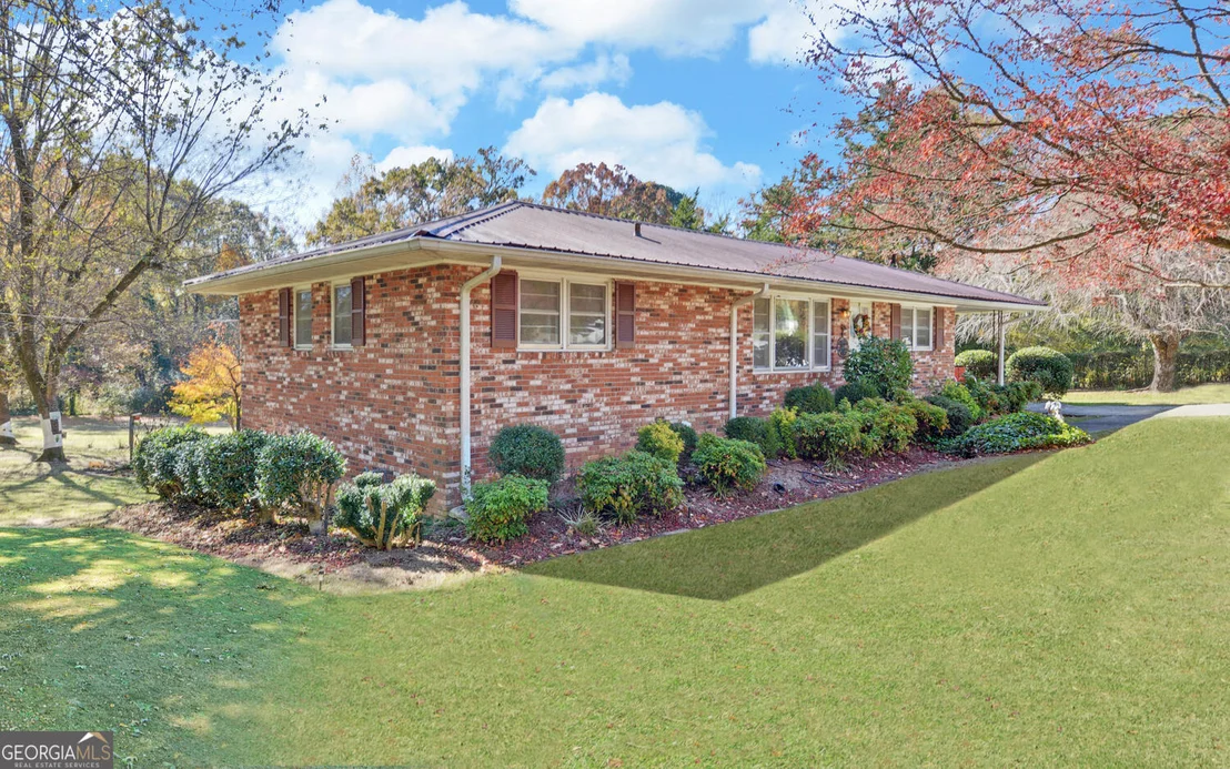 Photo of 586 Collins Road