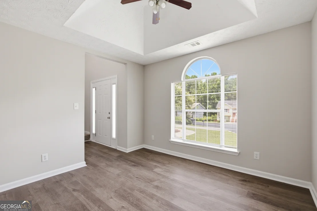 Photo of 5482 Riverside Drive