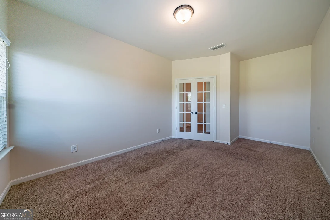 Photo of 10 Edgewater Court
