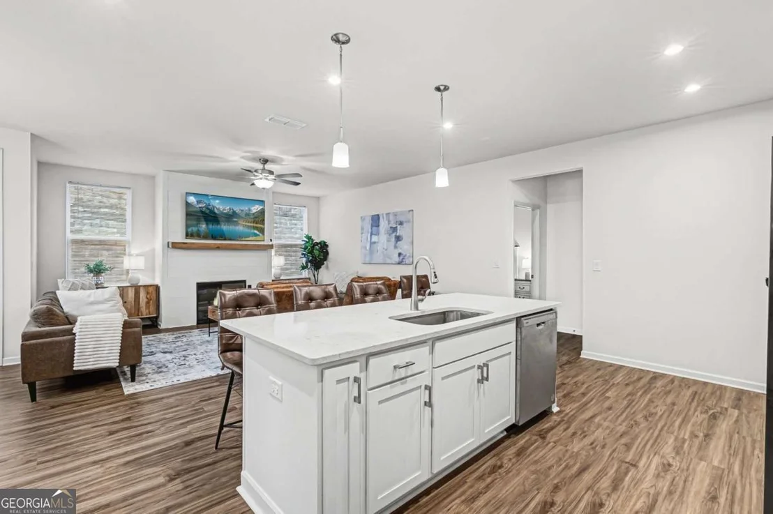 Photo of 33 Brookside Way NW