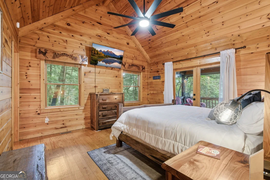 Photo of 464 Whispering Pine Lane