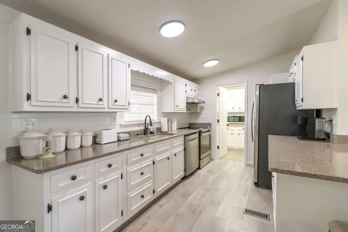 Photo of 1180 Green Briar Drive