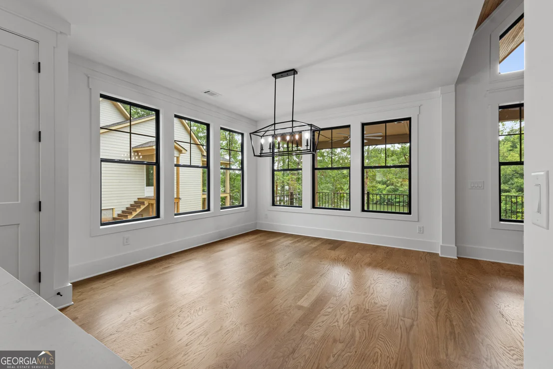 Photo of 681 Warren Road