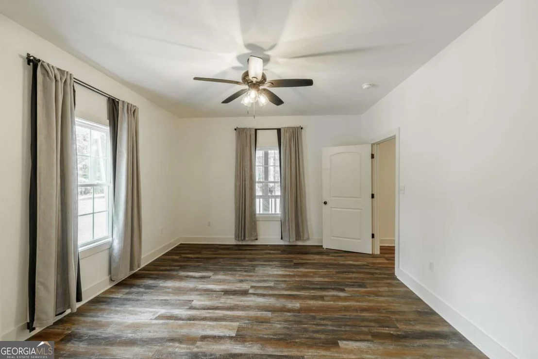 Photo of 930 James Holcomb Road