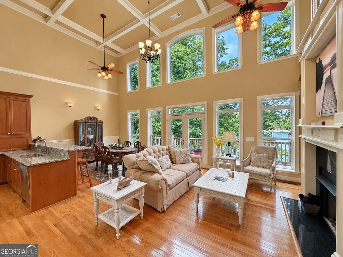 Photo of 669 Shorewood Circle