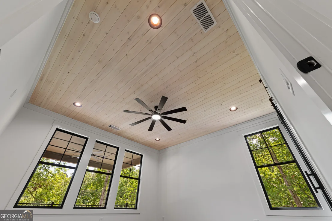 Photo of 681 Warren Road