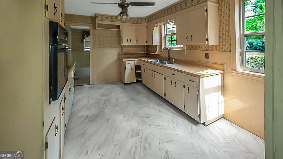 Photo of 819 Hillcrest Drive