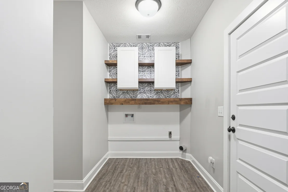 Photo of 122 Lee Road 2121