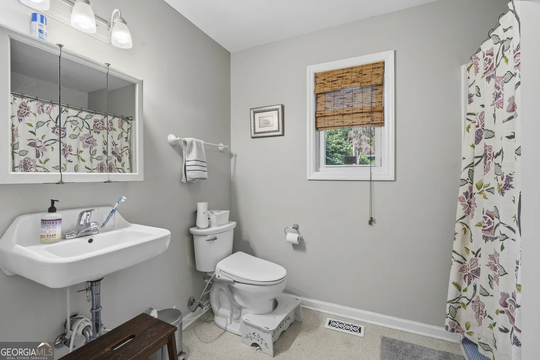 Photo of 1179 Matthews Place