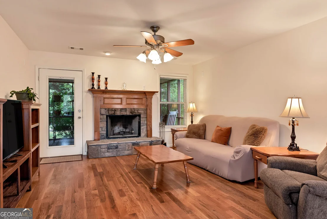 Photo of 817 Bluejay Way