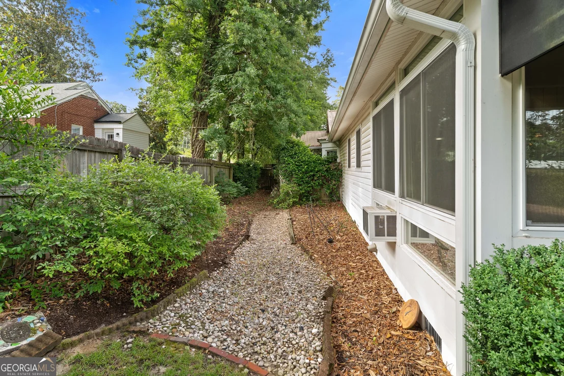 Photo of 2735 Henry Street