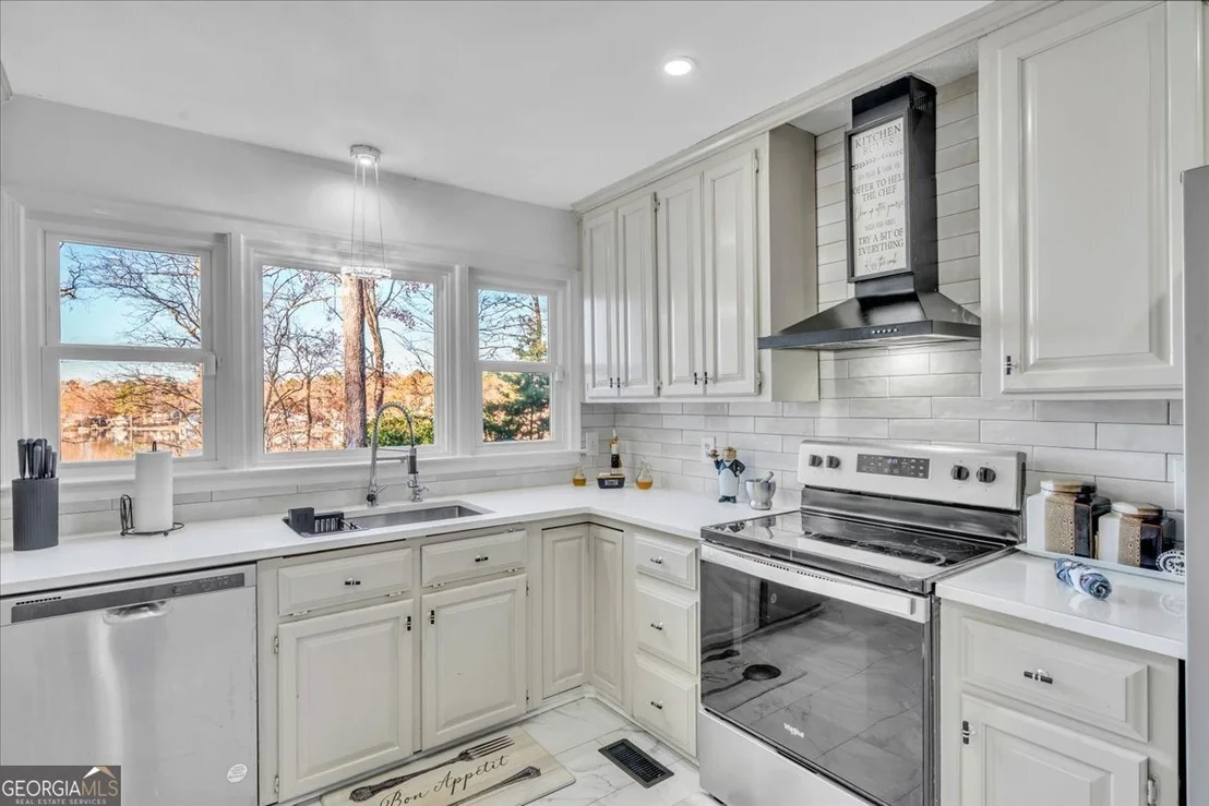 Photo of 330 Greentree Parkway
