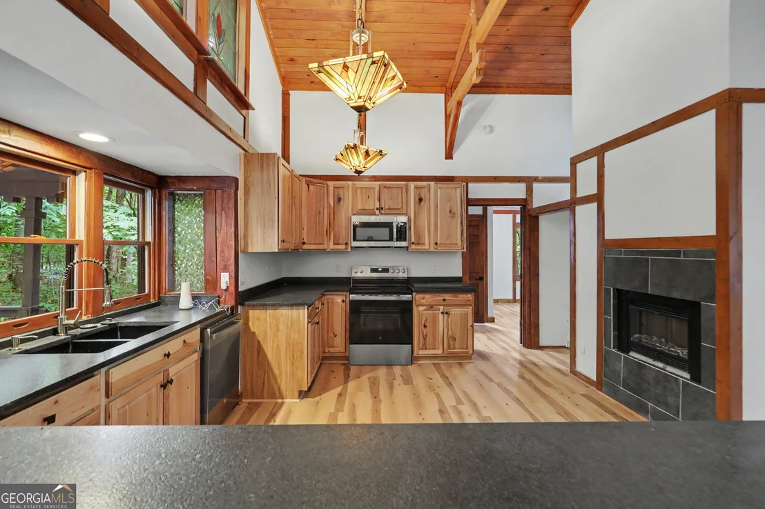 Photo of 996 Crestview Drive