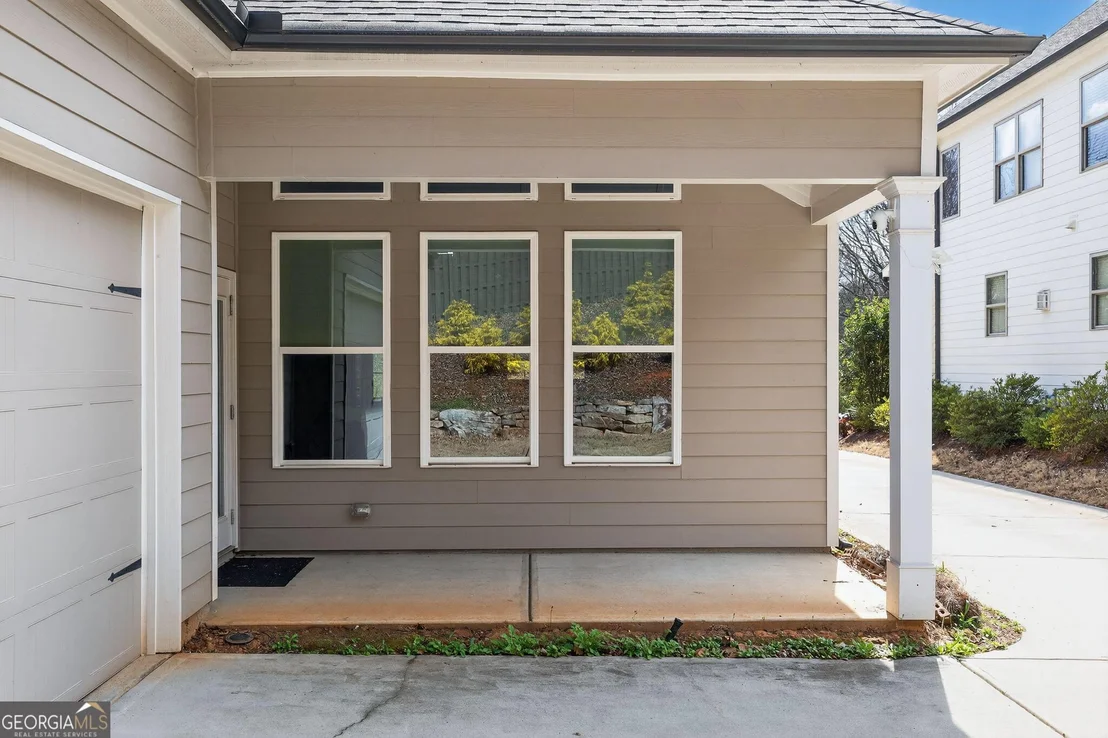 Photo of 325 Edgewater Drive