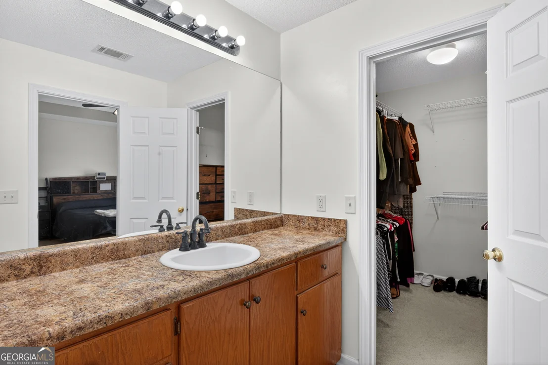 Photo of 104 W Tisbury Lane