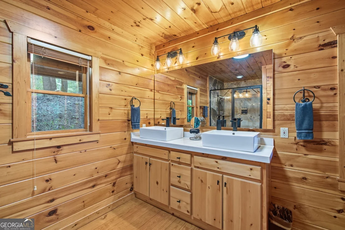 Photo of 464 Whispering Pine Lane