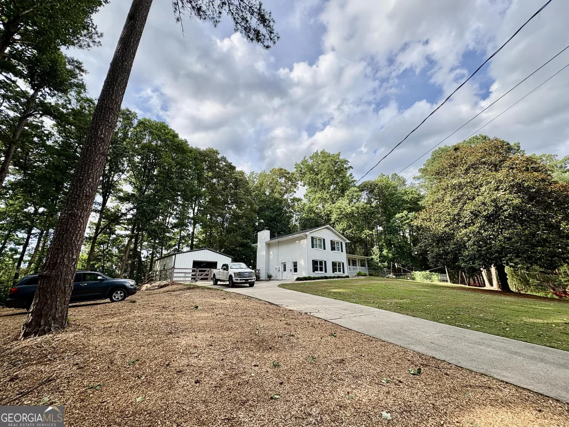 Photo of 1068 Riverside Road