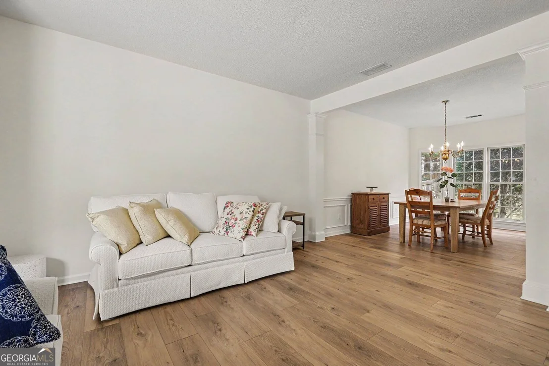 Photo of 3725 Longlake Drive