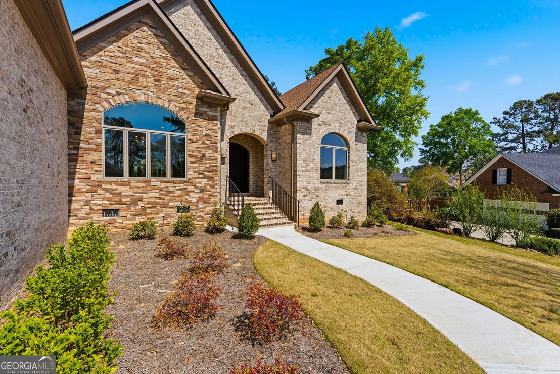 Photo of 607 W Lake Circle