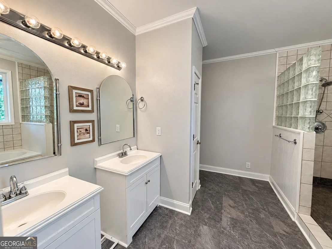 Photo of 669 Shorewood Circle