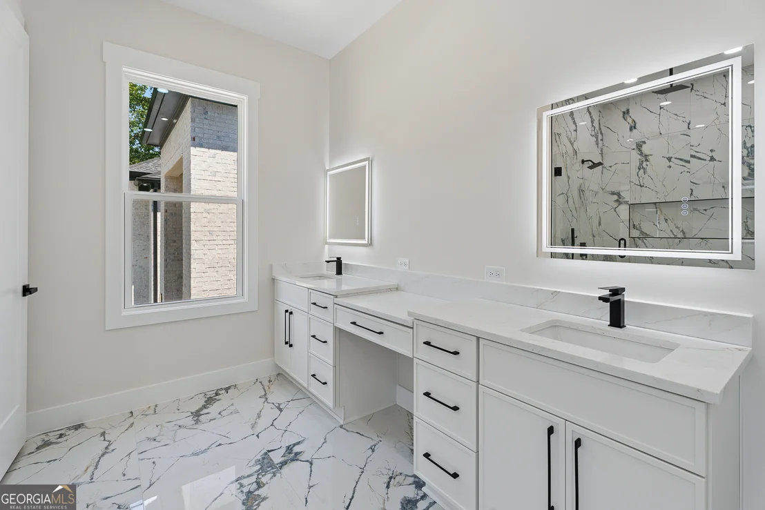 Photo of 1035 Auburn Road