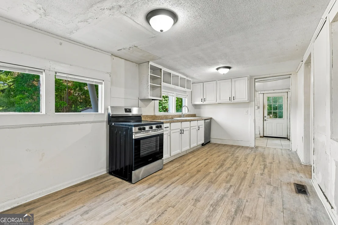 Photo of 5908 Wall Street