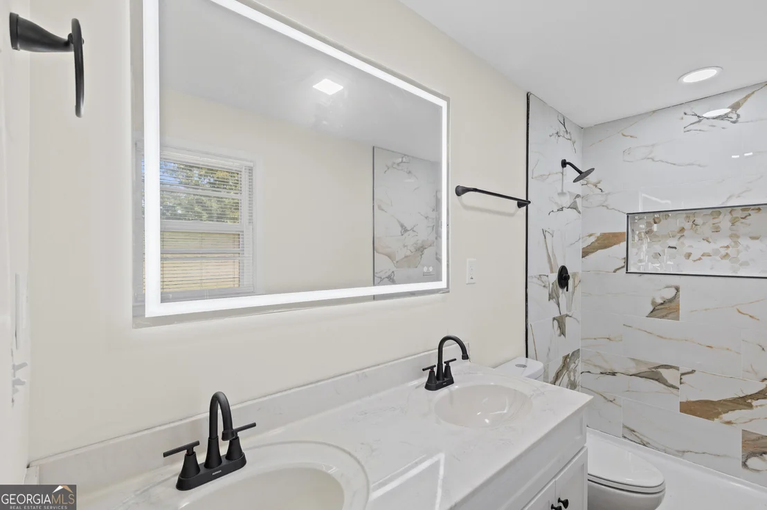 Photo of 2154 Silverdale Road
