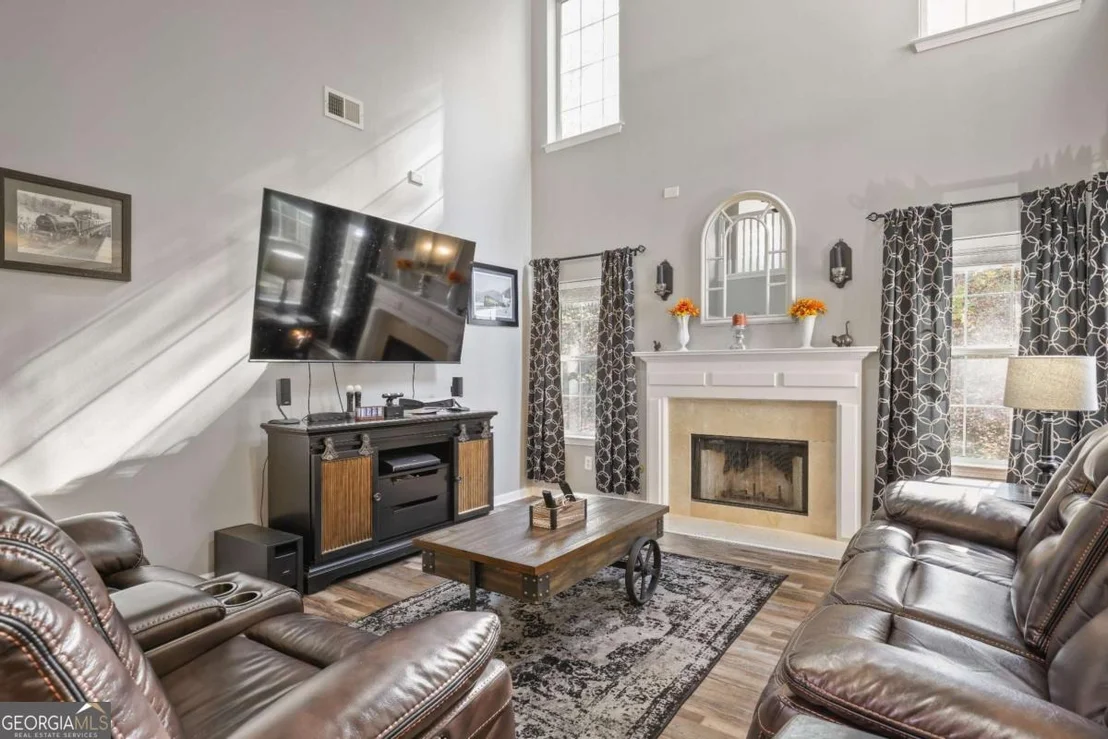 Photo of 102 Silverleaf Lane