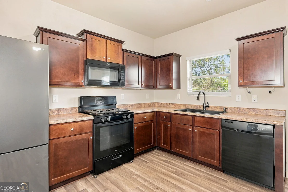 Photo of 1043 Sutherland Drive