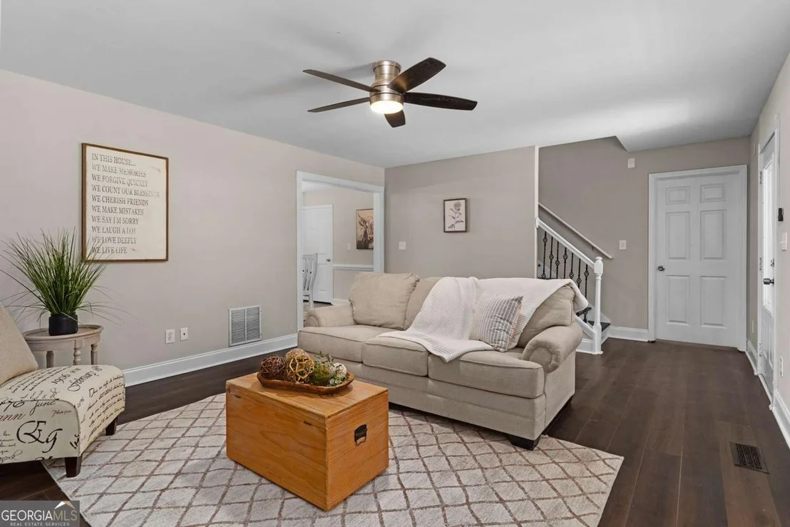 Photo of 2380 Land Road