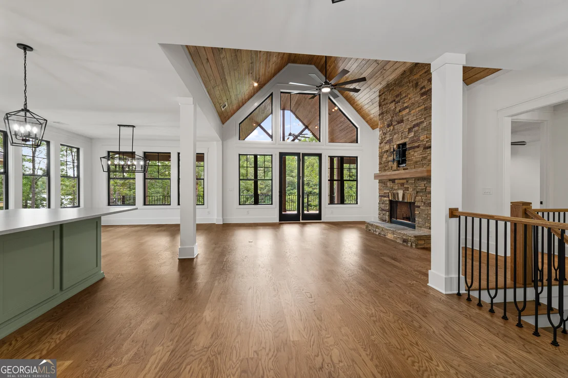 Photo of 681 Warren Road