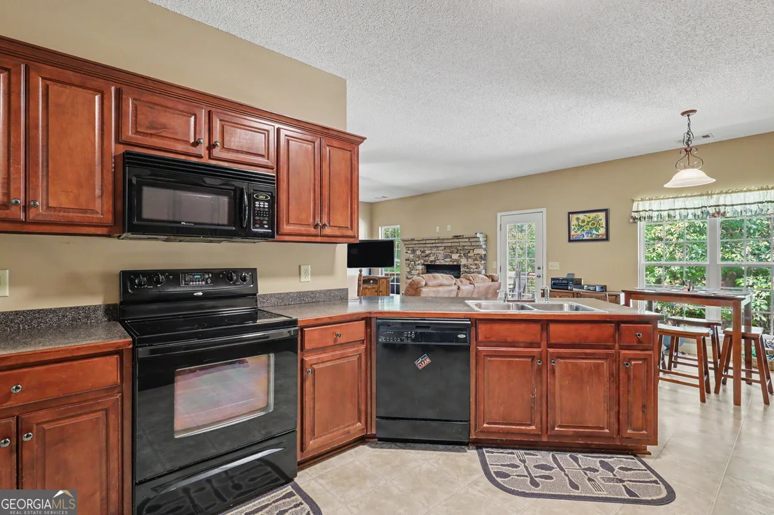 Photo of 830 Lord Fleming Road