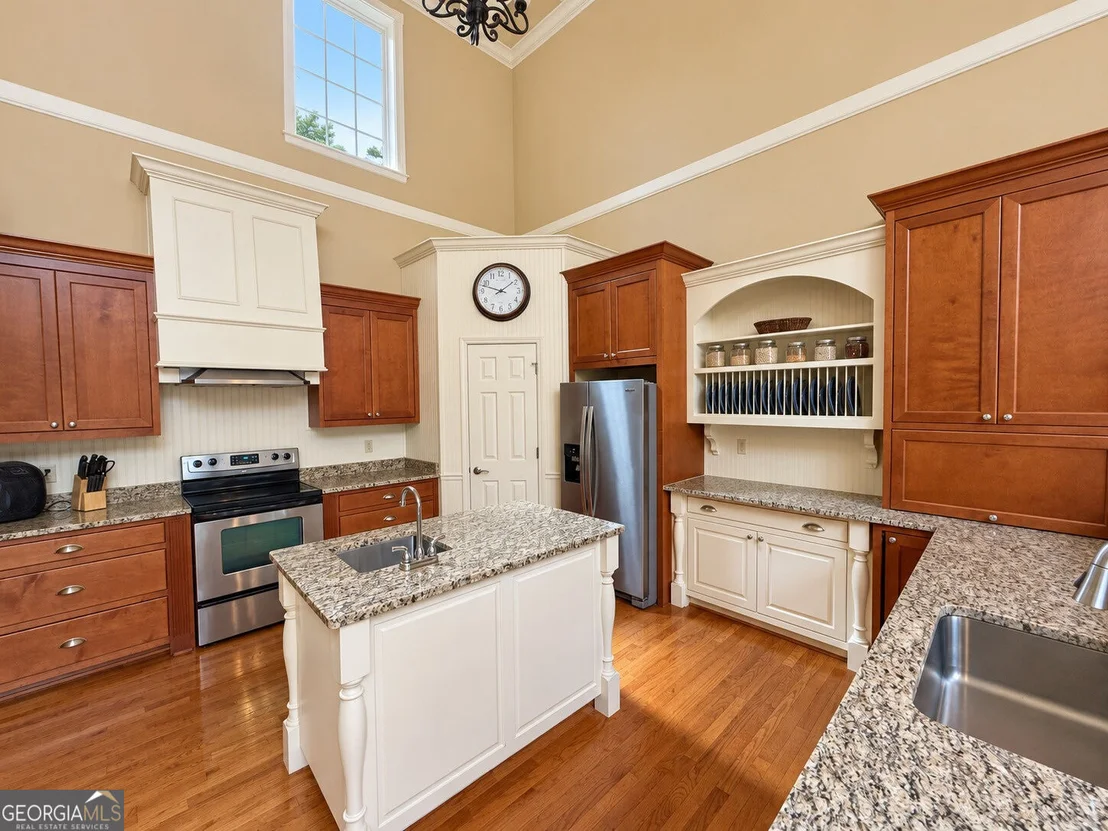 Photo of 669 Shorewood Circle