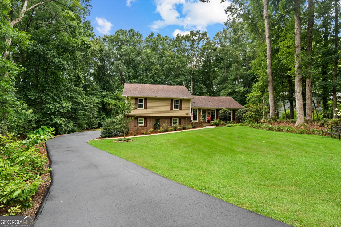 Photo of 321 Woodfield Circle
