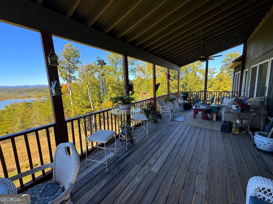 Photo of 284 River Road