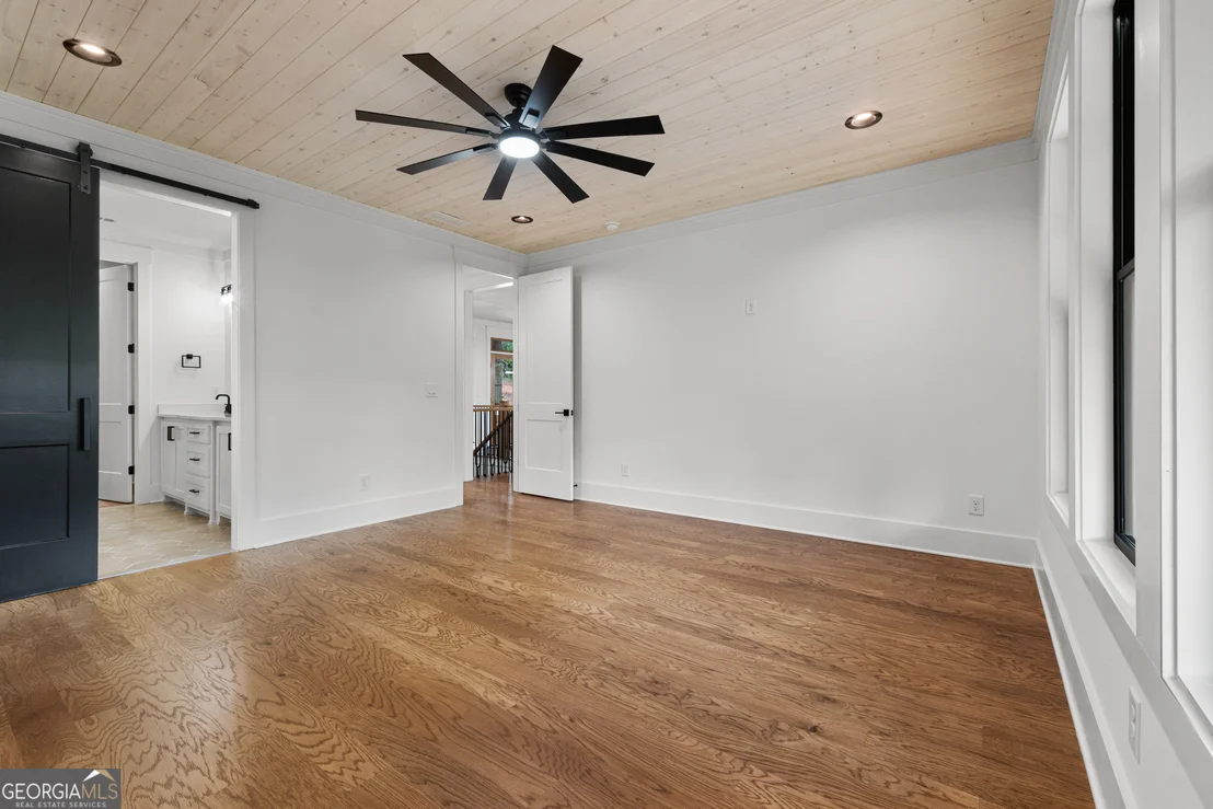 Photo of 681 Warren Road