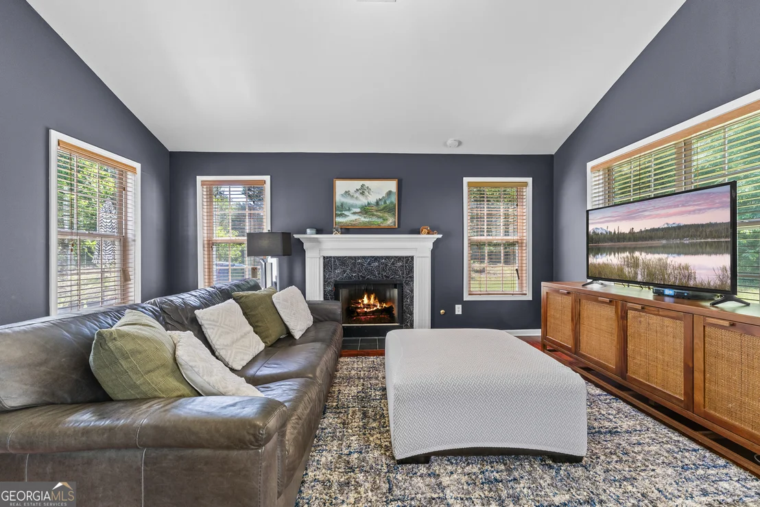 Photo of 935 Waldwick Drive