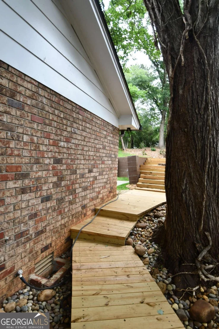 Photo of 280 Valleybrook Drive