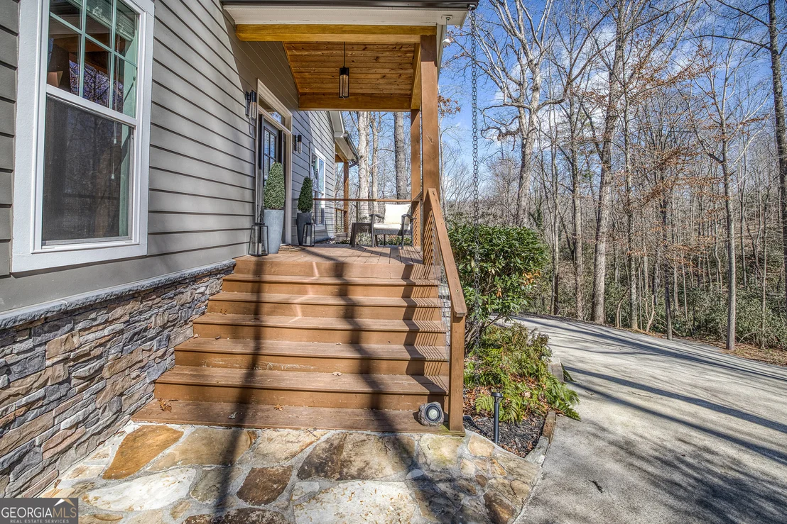 Photo of 112 Springhill Lane