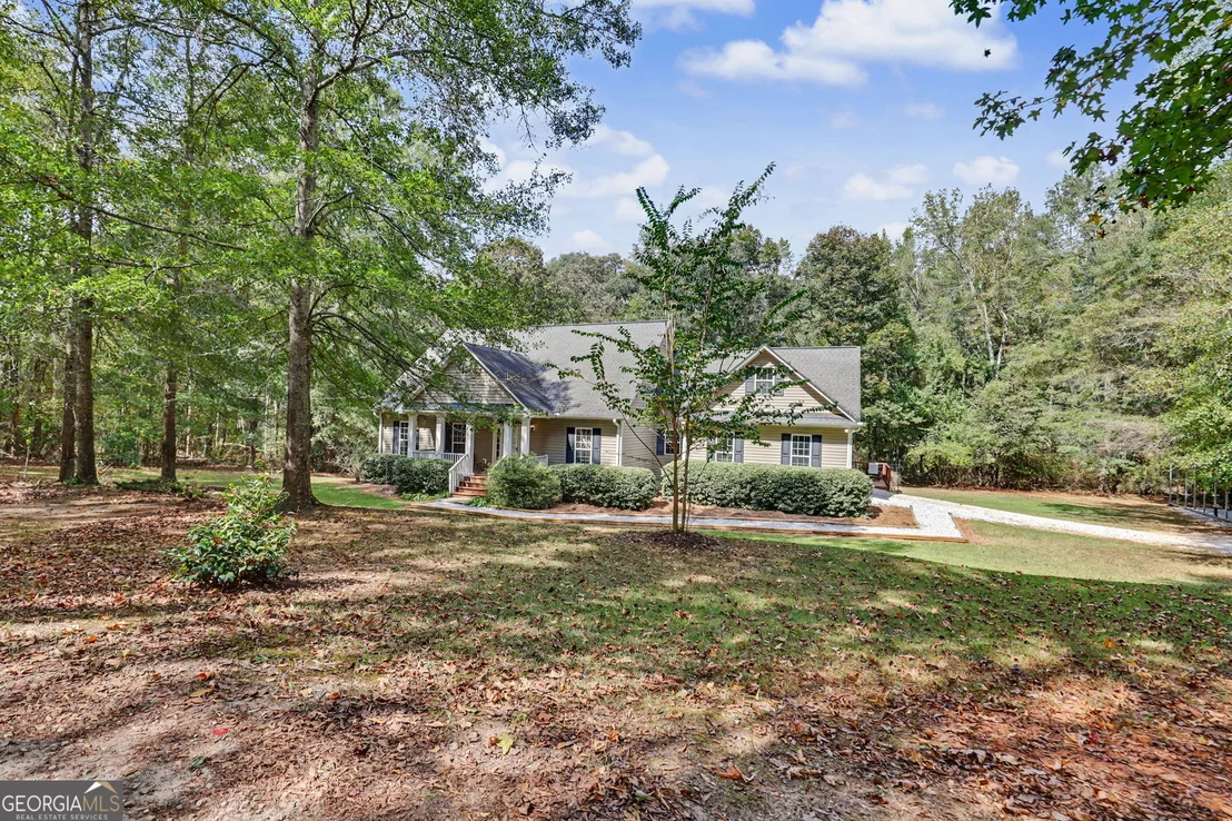 Photo of 830 Lord Fleming Road