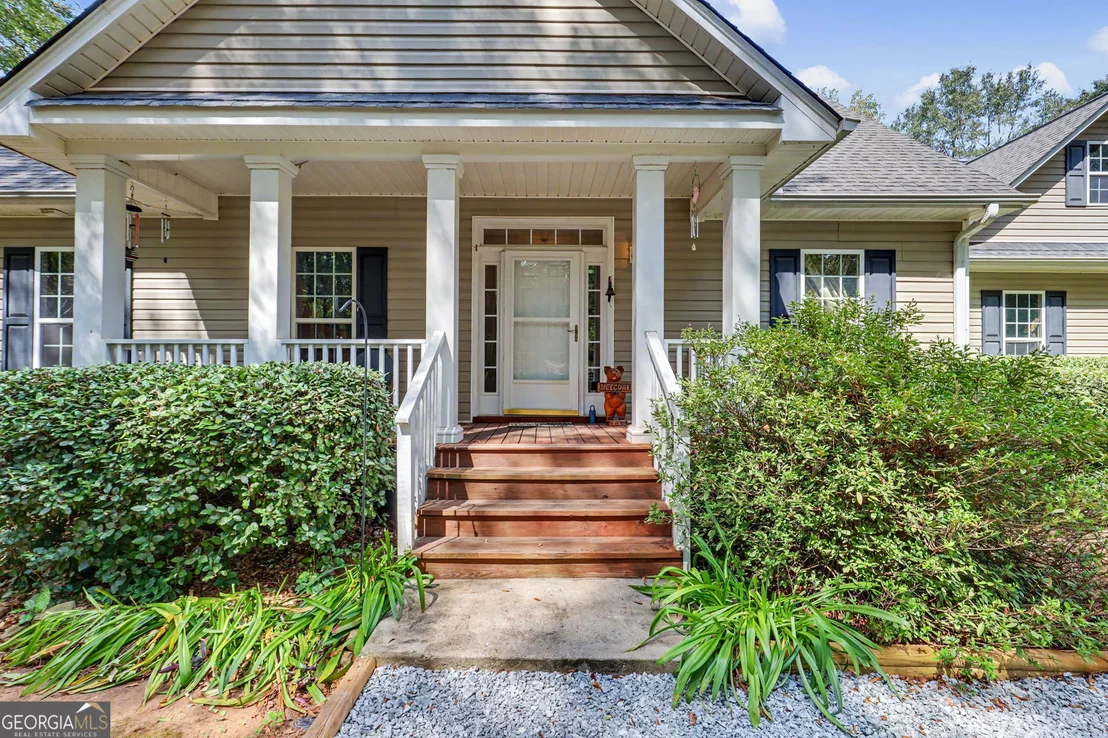 Photo of 830 Lord Fleming Road