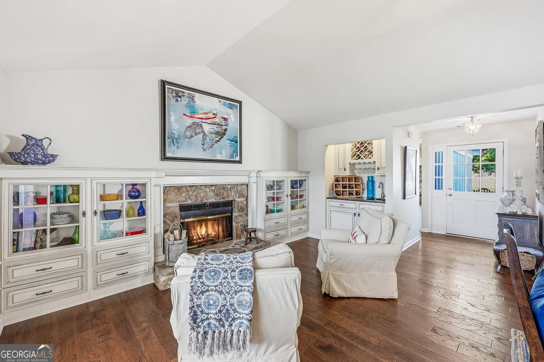 Photo of 3623 N River Road