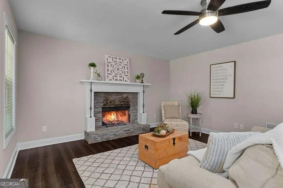 Photo of 2380 Land Road