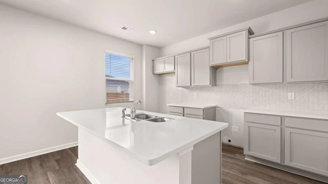 Photo of 830 Trillium Drive